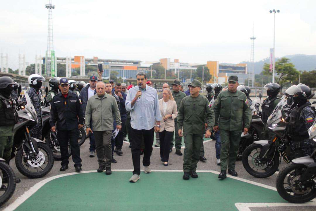 Maduro delivered vehicles to the country's security and rescue forces