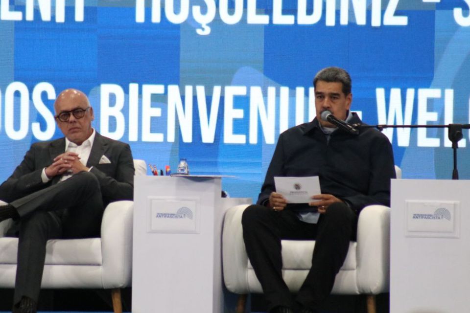 Nicolás Maduro foro antifascista