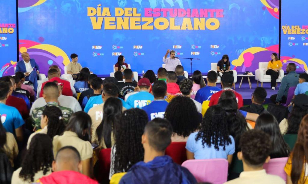 Maduro instructs the preparation of the Plan of the 7 Student Transformations