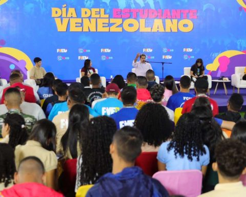 Maduro instructs the preparation of the Plan of the 7 Student Transformations