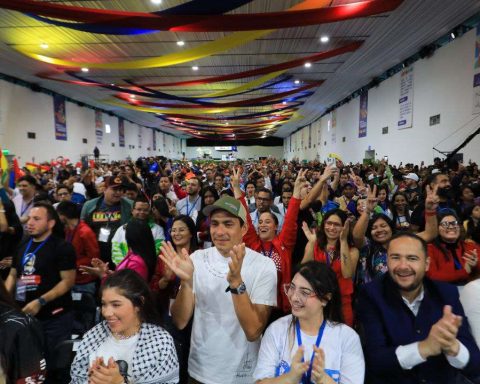 Maduro: people of the world join the battle against fascism