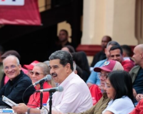 Maduro requests to convert the 2025 budget into the first of the communal state