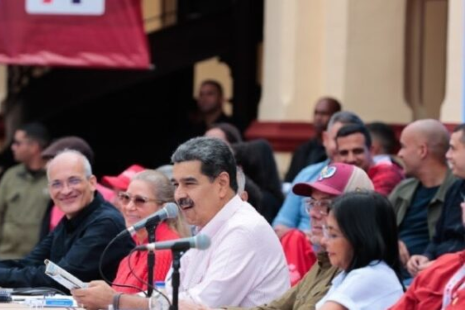 Maduro requests to convert the 2025 budget into the first of the communal state