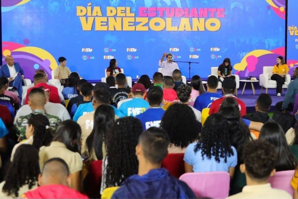 Maduro says he maintains "constructive dialogue" with universities