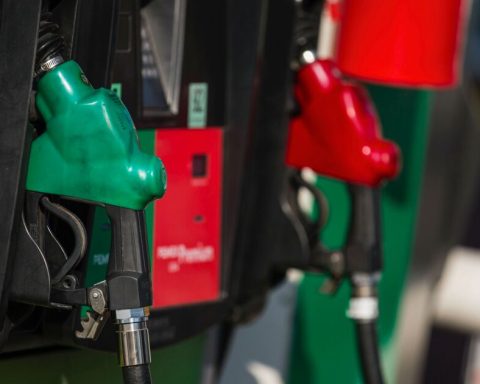 Magna gasoline continues without stimulus to the IEPS