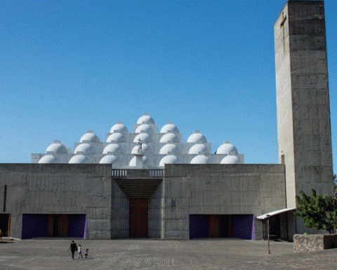 Managua Cathedral has parking for attendees of the Morat concert