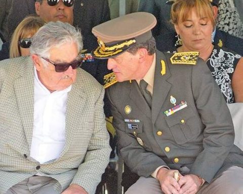 Manini visited Mujica and insisted on releasing military prisoners: many are repressors of the dictatorship