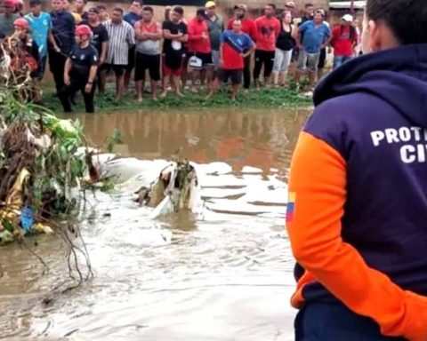 Maracaibo firefighters located the body of a young man who died due to the rains of #23Nov