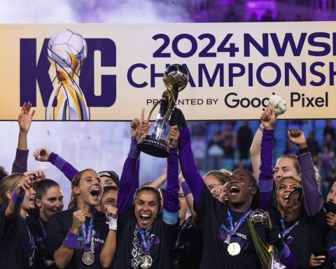 Marta is champion with Orlando Pride in the women's football league in the USA