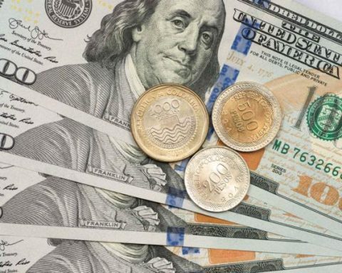 Maximum price of the dollar in Colombia reaches $4,400 this Tuesday