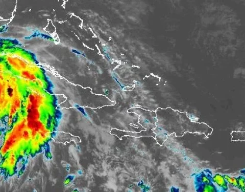 El huracán Rafael, actualmente de categoría 2 en la escala de Saffir-Simpson, se acerca a Cuba