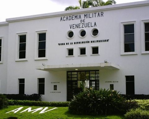 Academia Militar reúne cadetes para Primer Foro Parlamentario Antifascista