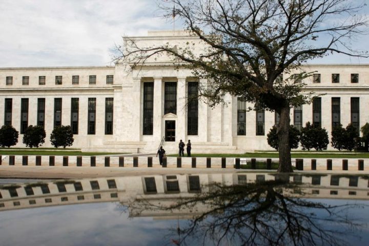 Monetary officials defend Fed independence