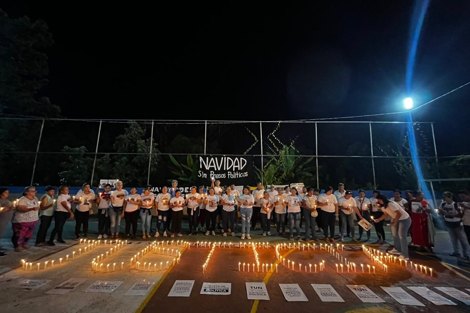 Mothers of political prisoners held a vigil in the vicinity of Yare III