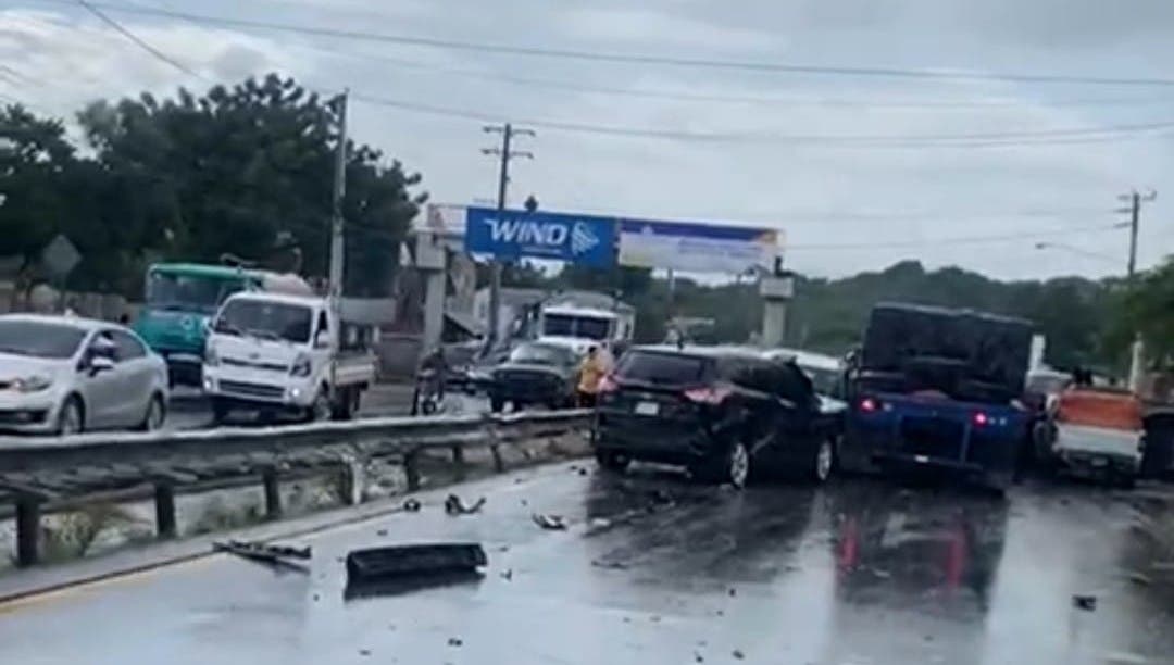 Accidente múltiples en Santiago deja varios heridos