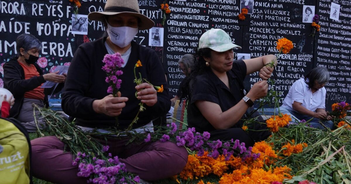 Murdered journalists and search mothers are honored on this Day of the Dead