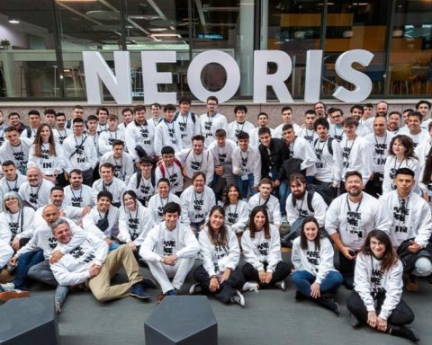 Neoris carries out strategies to close the gender gap in technology and promote female leadership