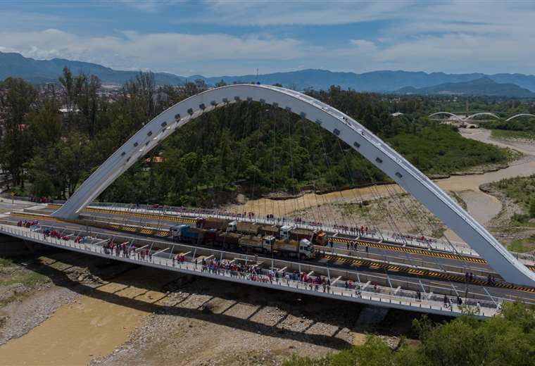 New Tarija bridge successfully passes the load test