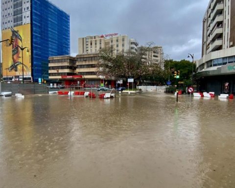 New storms force schools to close and trains to be canceled in Spain