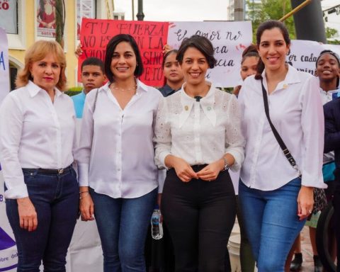 Diputadas del Parlacen lideran jornada por la erradicación de la Violencia de Género