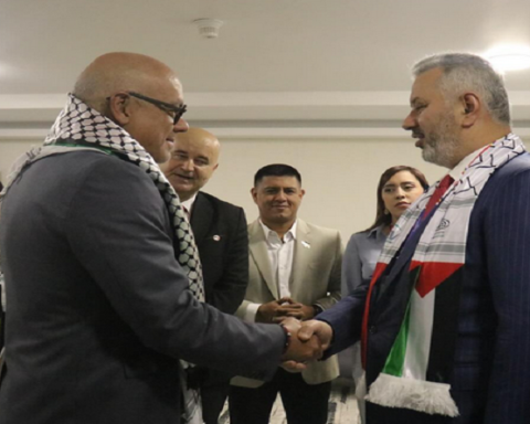 Parlamentarios de Palestina y Argelia se reúnen con representantes de la AN