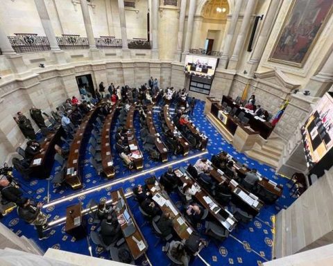 Parliaments of Venezuela and Colombia promote economic cooperation