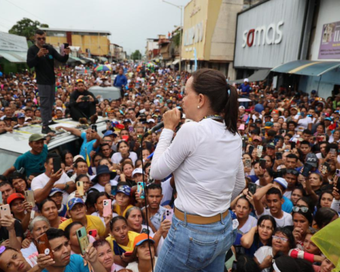 Parties and leaders show solidarity with María Corina Machado for the MP's investigation