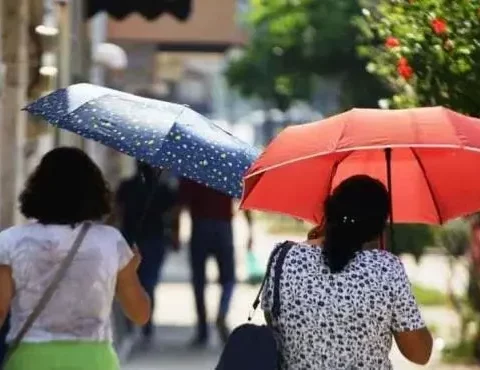 Lluvias persistentes y temperaturas frescas