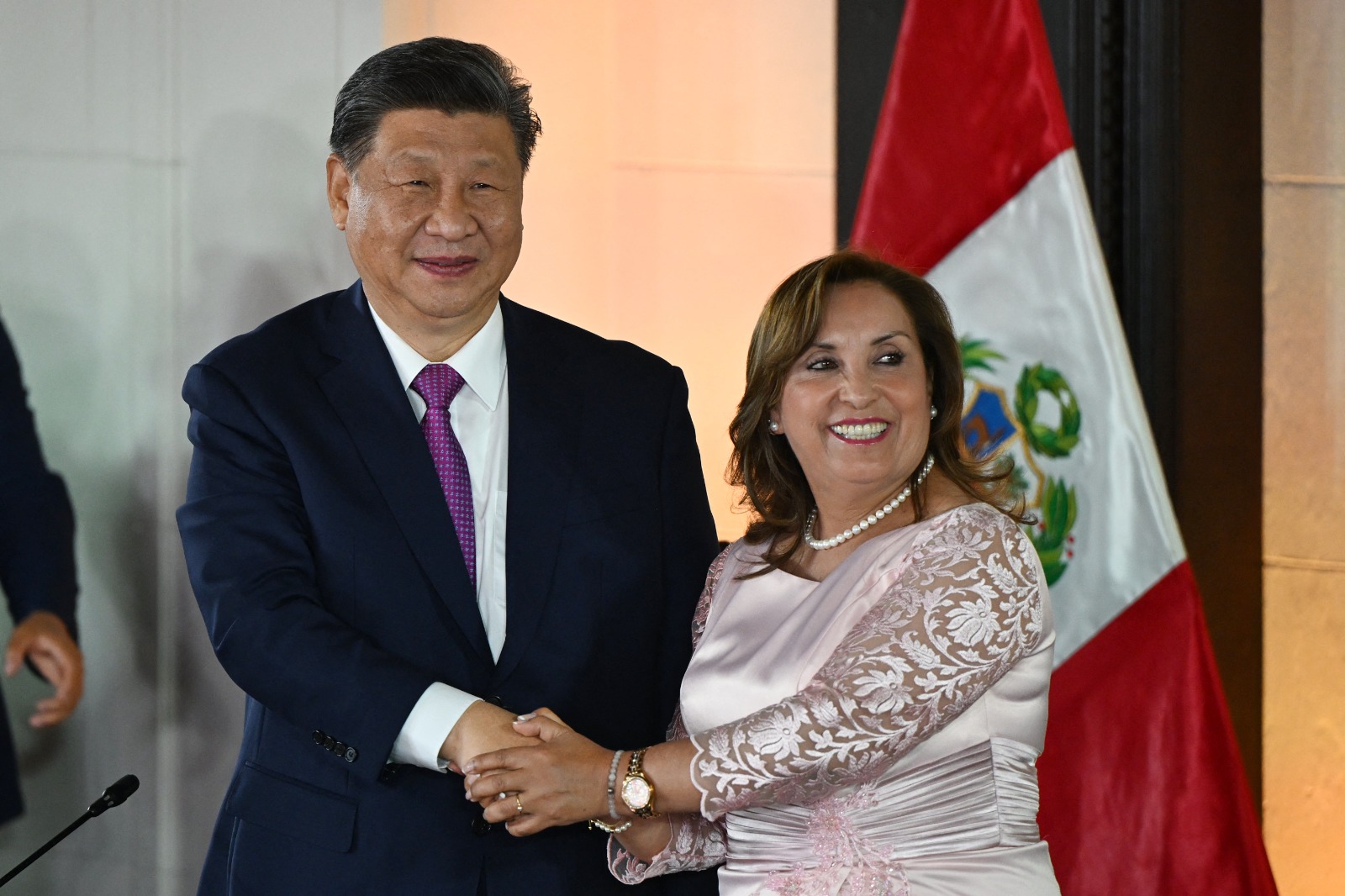 Dina Boluarte y Xi Jinping. (AFP)