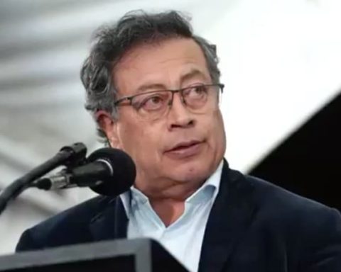 Gustavo Petro responde al anuncio del Reino Unido sobre la solicitud de visa a colombianos.