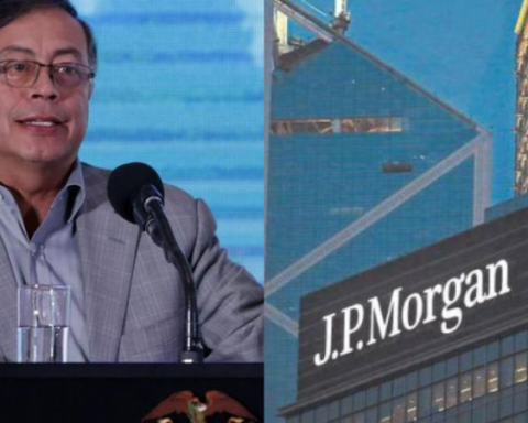 President Petro accuses JP Morgan of 'financially cornering' the country