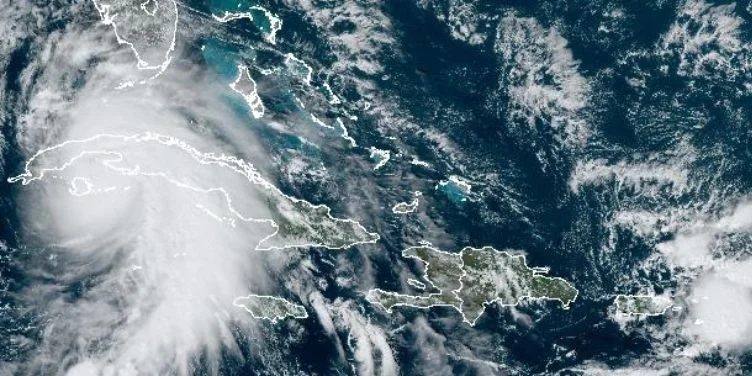 Imagen de satélite del huracán Rafael a la 1:00 de la tarde de este miércoles