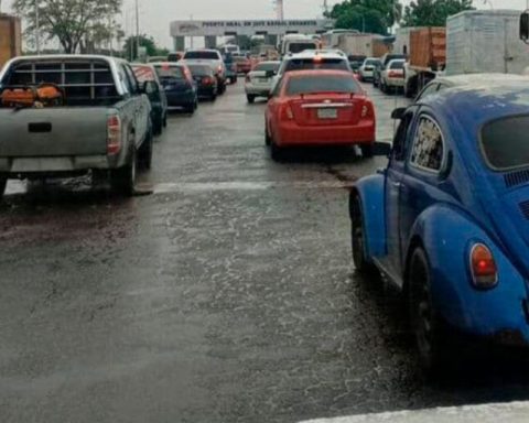 Rains in Maracaibo forced access to the bridge over the East Lake to be restricted #14Nov