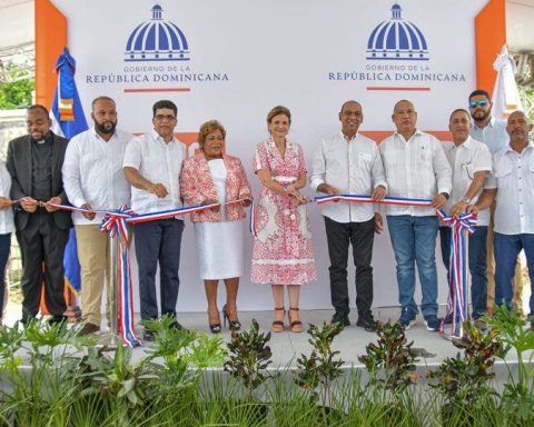 Raquel Peña encabeza acto inaugural de asfaltado de 82 calles en el sector Cachón de la Rubia