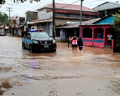 Sara will keep Nicaragua under constant rain all weekend