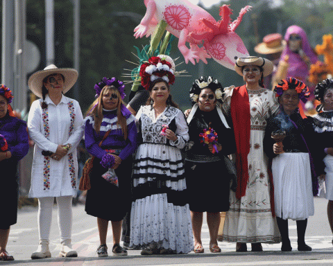 Skulls, floats and artists adorn the Day of the Dead Parade