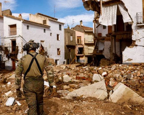 Spain sends 7,500 soldiers to flooded region