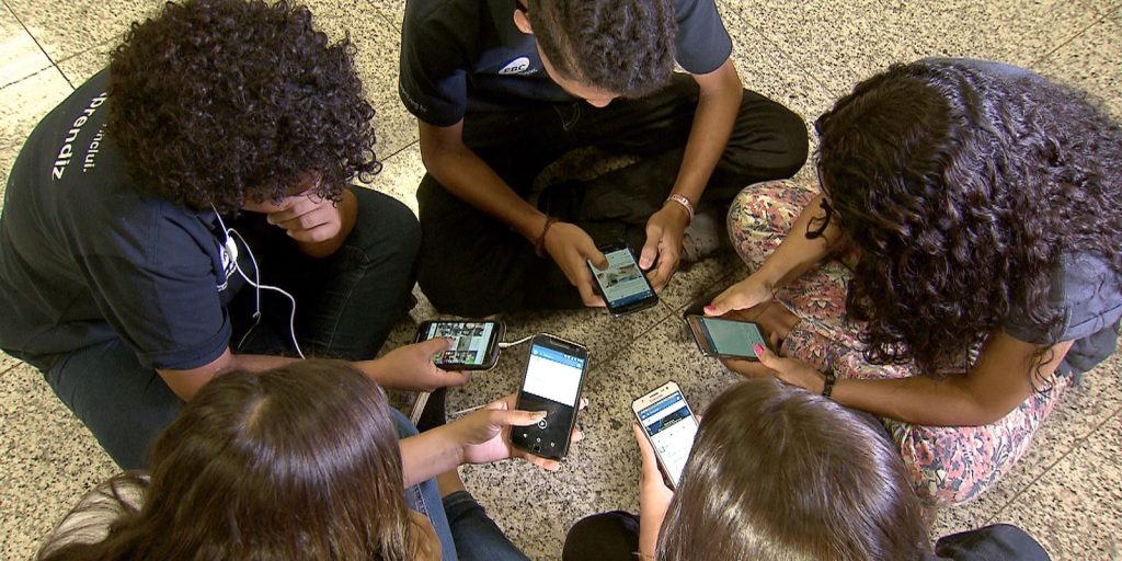 Survey: 86% of Brazilians support cell phone restrictions in schools