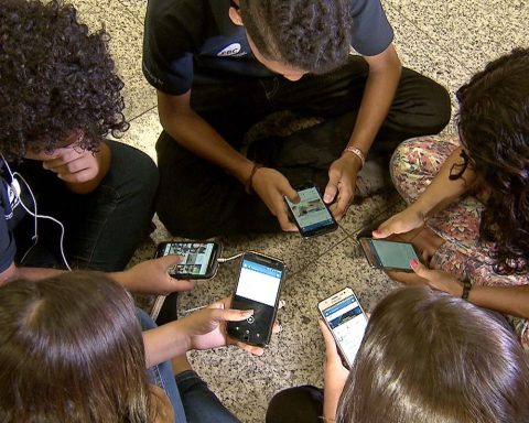 Survey: 86% of Brazilians support cell phone restrictions in schools