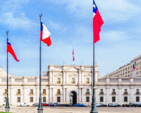 Take a seat before learning which is the oldest monument in Chile and where it is located