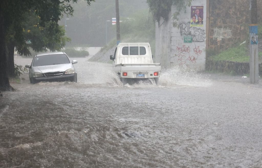 El COE aumento a 12 provincias en alerta verde