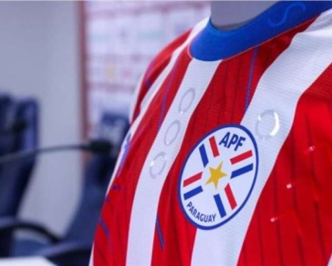 The Paraguayan soccer team releases a shirt for blind people