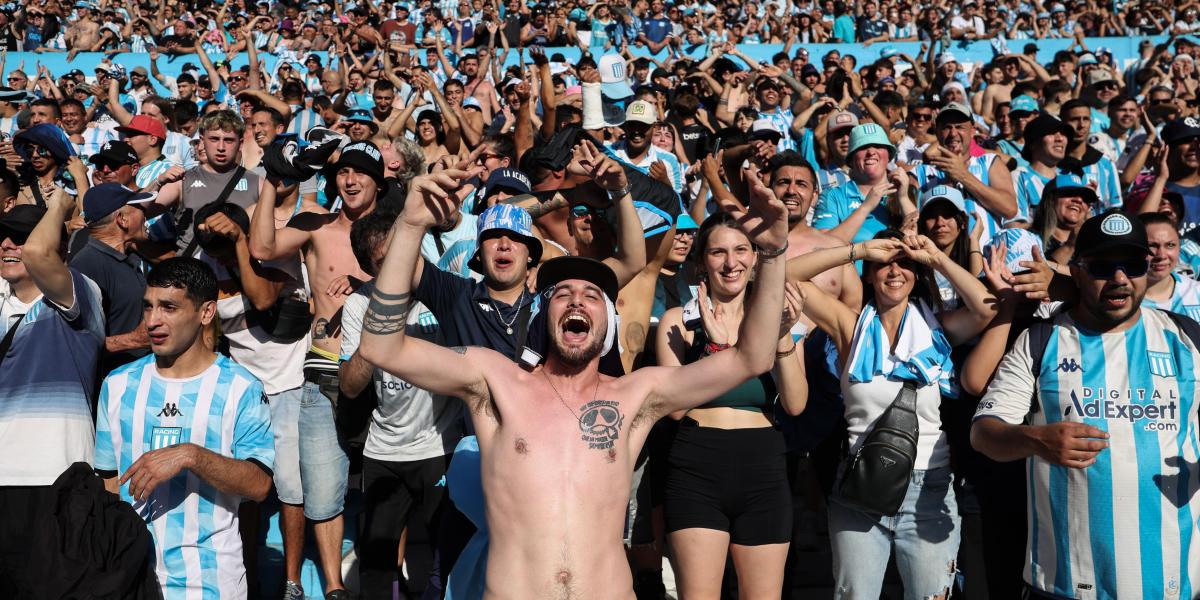 The Racing party at the Obelisk and a phrase from Juanfer: "The statue is for Costas"