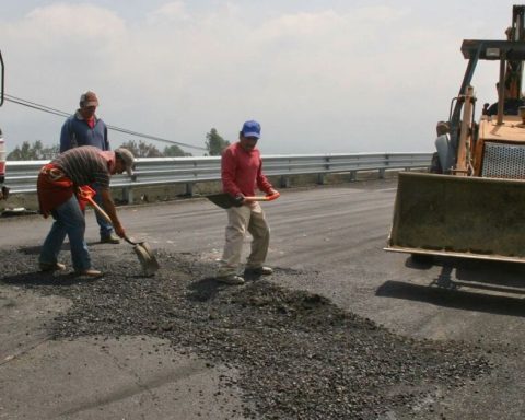 There will be closures on the Puebla-Acatzingo Highway, when and where?