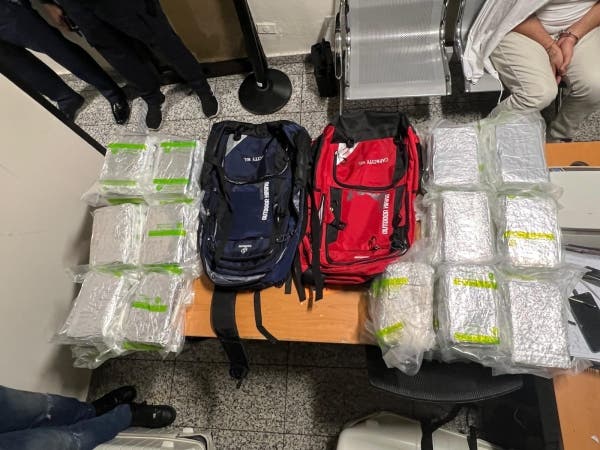 Detienen a extranjero en AILA con 40 paquetes de alegada cocaína