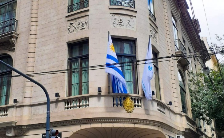 They denounce that the Uruguayan consul in Buenos Aires would be intervening politically