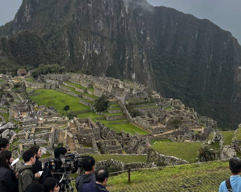 They establish a limit of 5,600 daily visitors for Machu Picchu in the high season of 2025