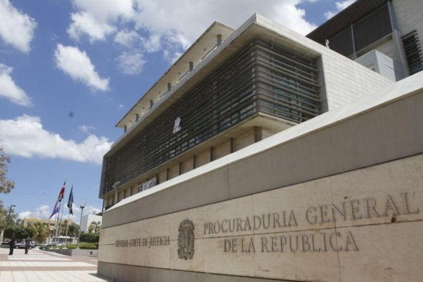 Indagan a 15 policías por robo municiones