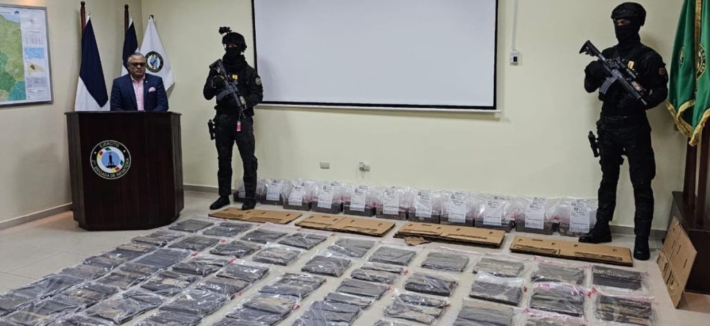 Decomisan 880 láminas de cocaína camufladas en tapas de cajas de cartón en Santiago