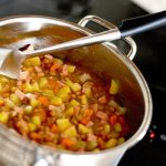 This is how you should prepare the authentic chicken and lentil soup in the best Colombian style